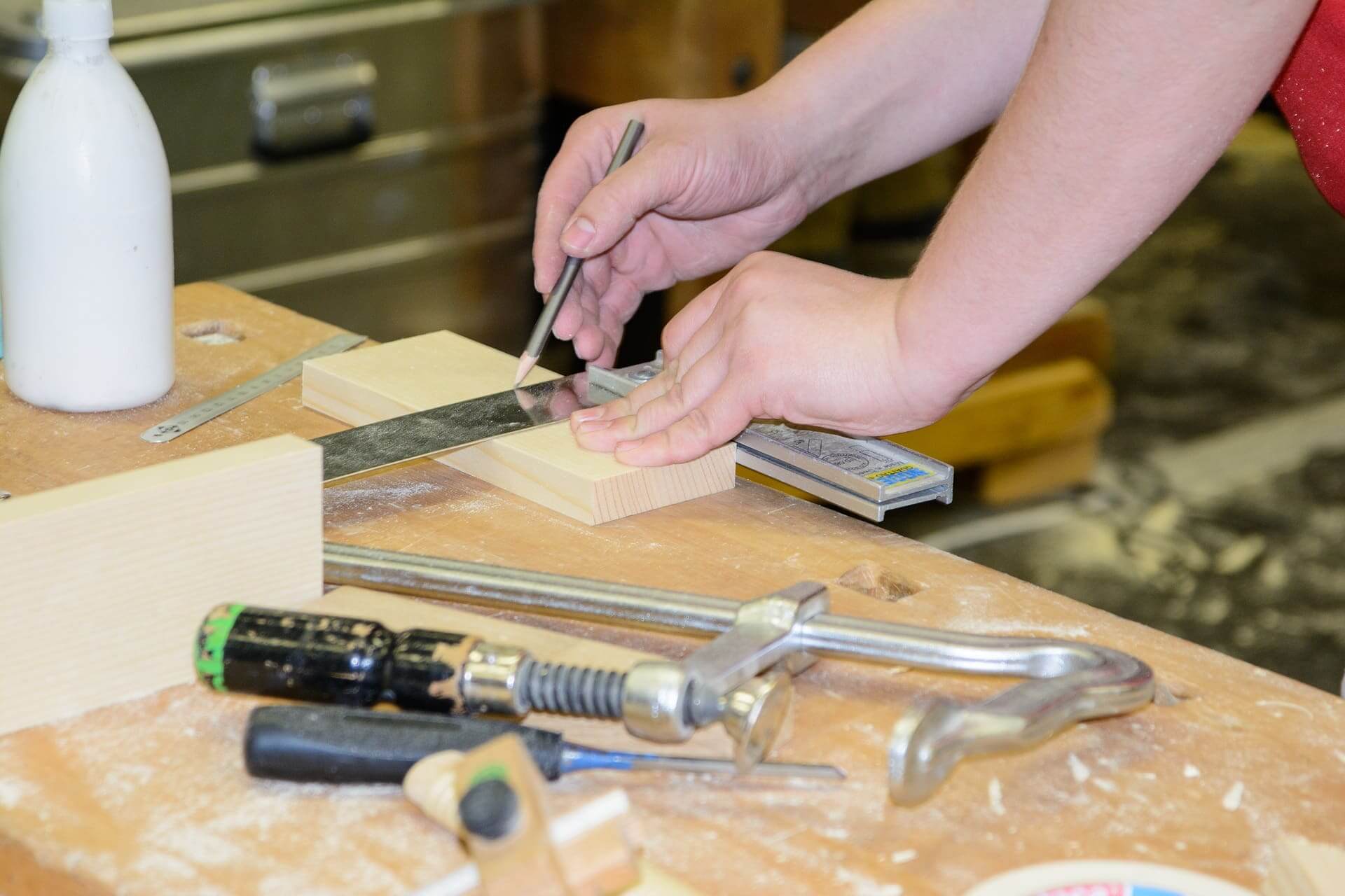 Handwerkskammer verbessert Ausbildungsqualität im holzverarbeitenden Handwerk