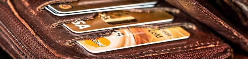 Debitkarte vs. Kreditkarte - welche ist die richtige Wahl?