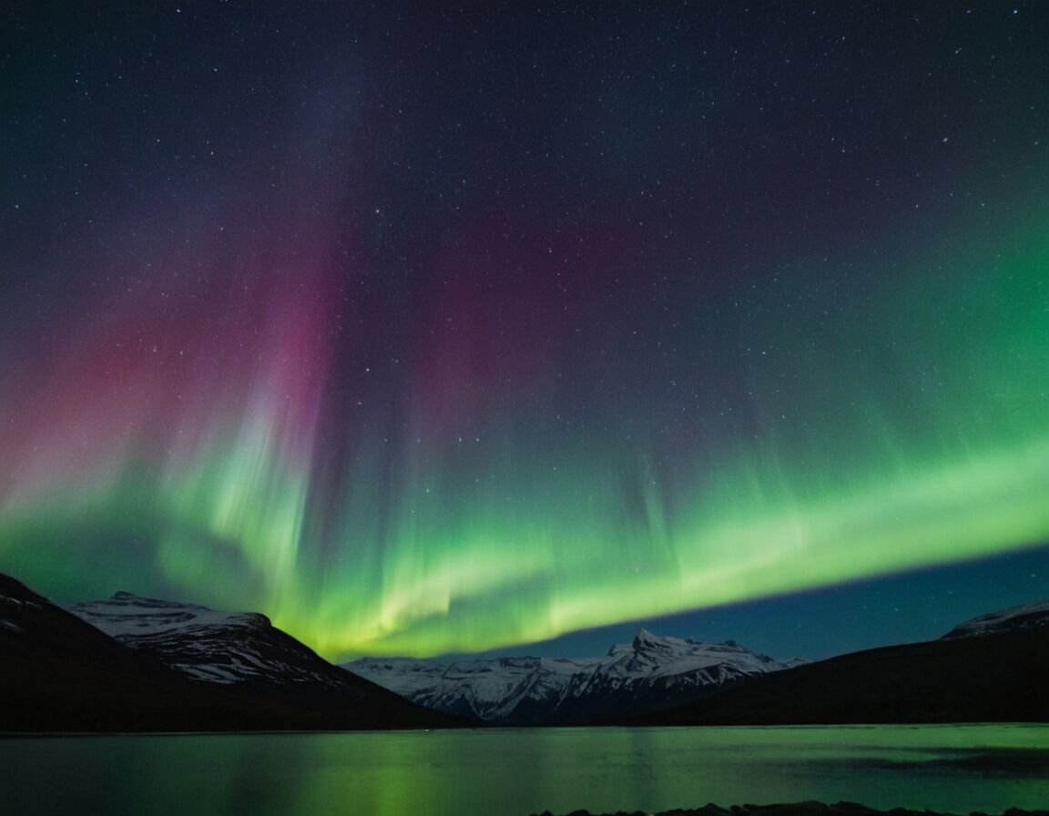 Einfluss von geomagnetischer Aktivität auf Leuchtphänomen - Der grüne Lichtstrahl am Himmel: Ein faszinierendes Naturphänomen und seine Ursachen