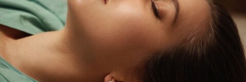 Pfeifen beim Ausatmen im Liegen: Ursachen und Behandlungsmöglichkeiten