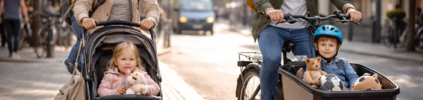 Familie mit kleinen Kindern unterwegs